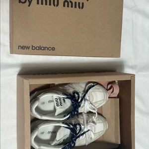 (W) New Balance x Miu Miu 530