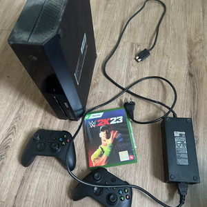 Xbox one 판매합니다 컨트롤러2개