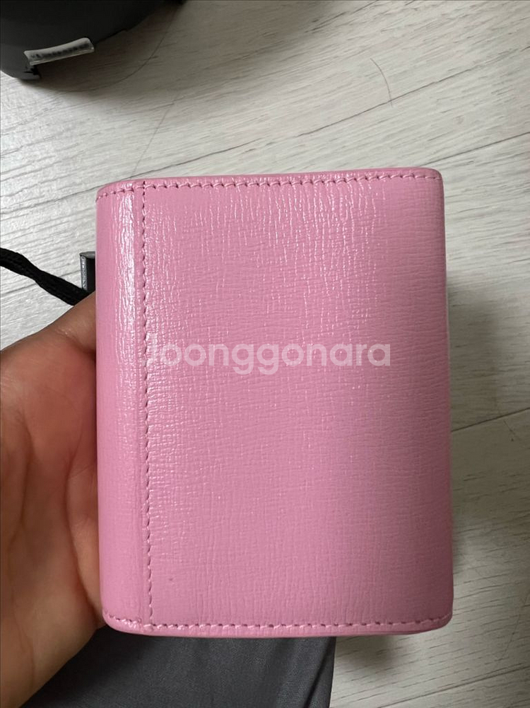 새상품 발렌시아가 지갑 판매합니다--3