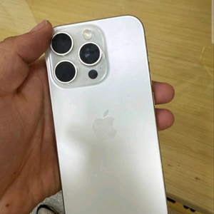 아이폰 15 Pro 256GB 내츄럴 티타늄 팝니다