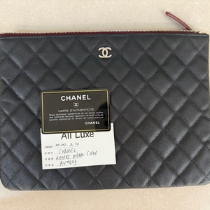 샤넬 클래식 미듐(미디움) 클러치 캐비어 블랙 은장