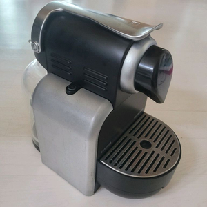 네스프레소 캡슐 커피머신(반택포함)