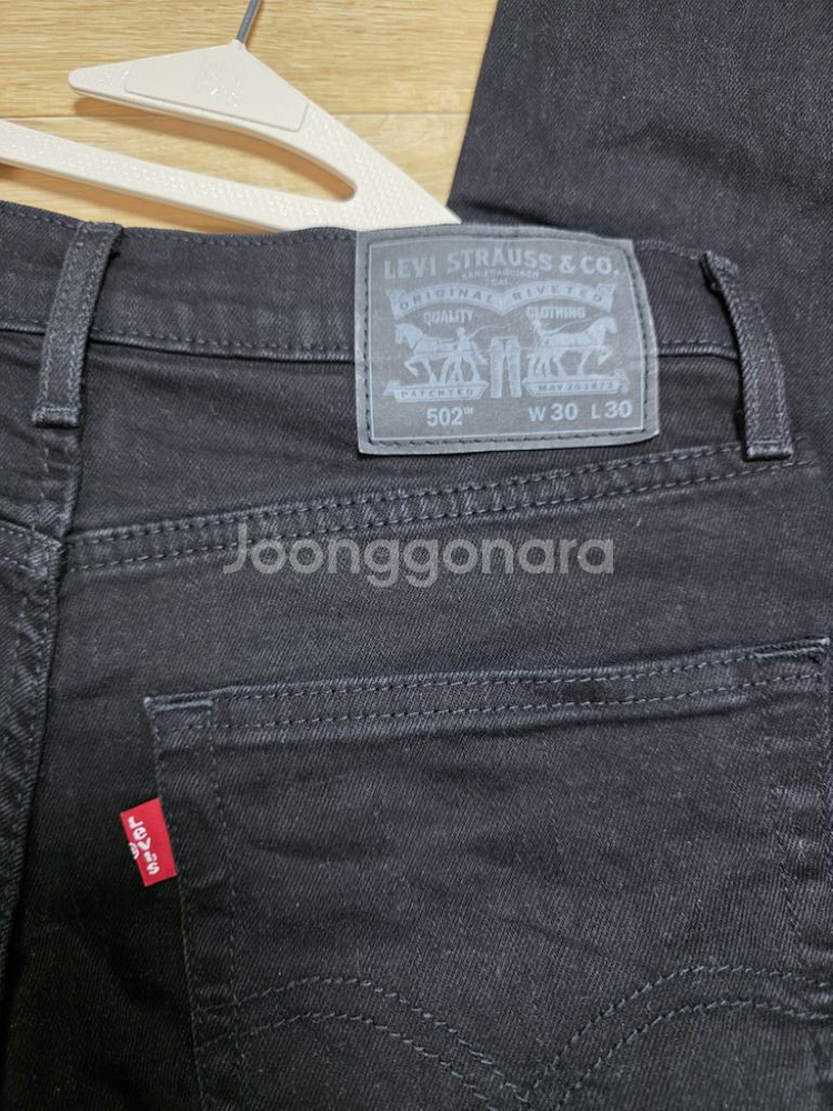 정품 리바이스 남성 502 테이퍼드핏 블랙 일자청바지--1