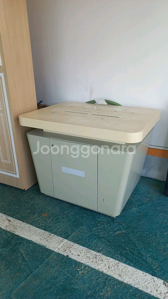 철재 휴대폰/태블릿 체험 전시대 및 보관장--0