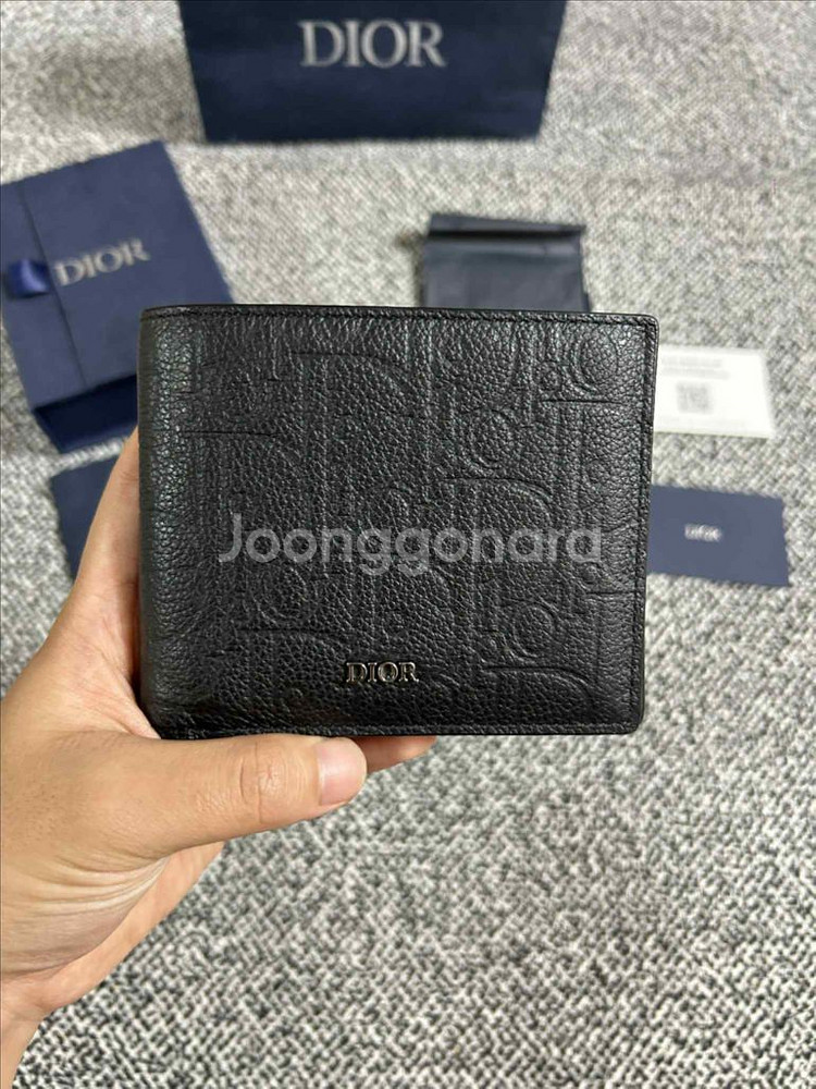 디올 바이폴드 그래비티 반지갑--1
