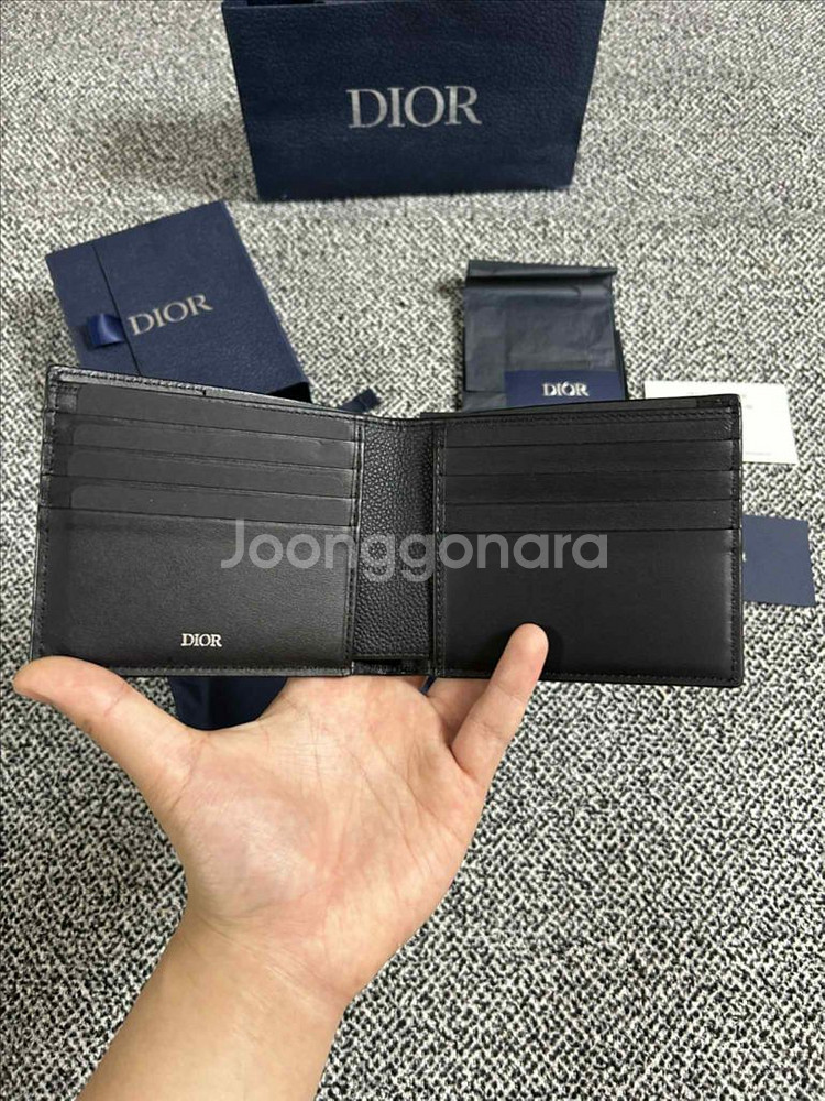 디올 바이폴드 그래비티 반지갑--7