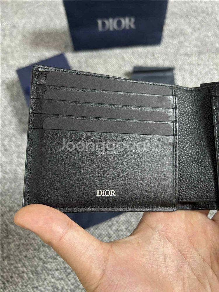 디올 바이폴드 그래비티 반지갑--8