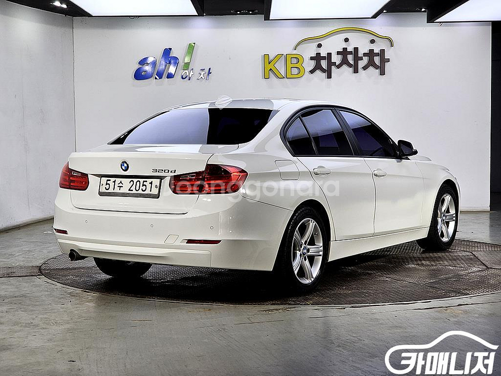[BMW]3시리즈 (F30) 320d 판매--3