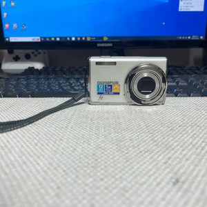 디카 올림푸스 fe-5020 액정멍