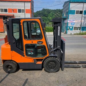 두산 3톤 디젤지게차 D30S-5자동발 + 덧발포함