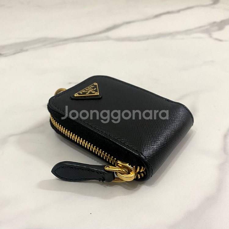 새상품 프라다 사피아노 삼각로고 동전미니파우치 스트랩--1