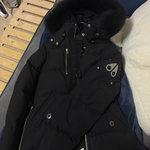 여성 무스너클 쓰리쿼터 블랙퍼 옷걸이 포함