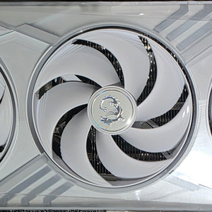 msi rtx 5070 트리오 화이트 팝니다