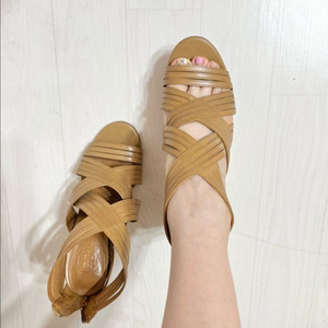 토리버치ㅡ 천연 가죽 샌들 230/6M/상태최상