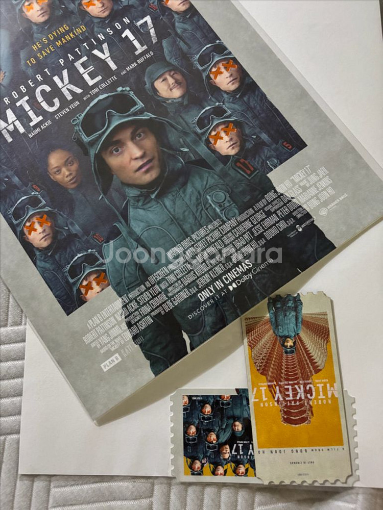 미키17 돌비 포스터--0