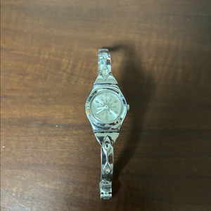 서울)스와치 여성 시계