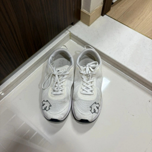 데상트 델타 운동화 285
