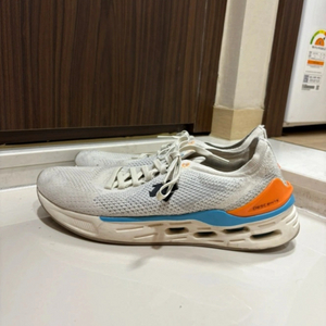 데상트 운동화 275