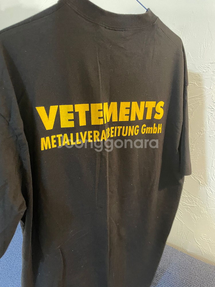 베트멍 메탈로고 옐로우 M 사이즈 팝니다.--9