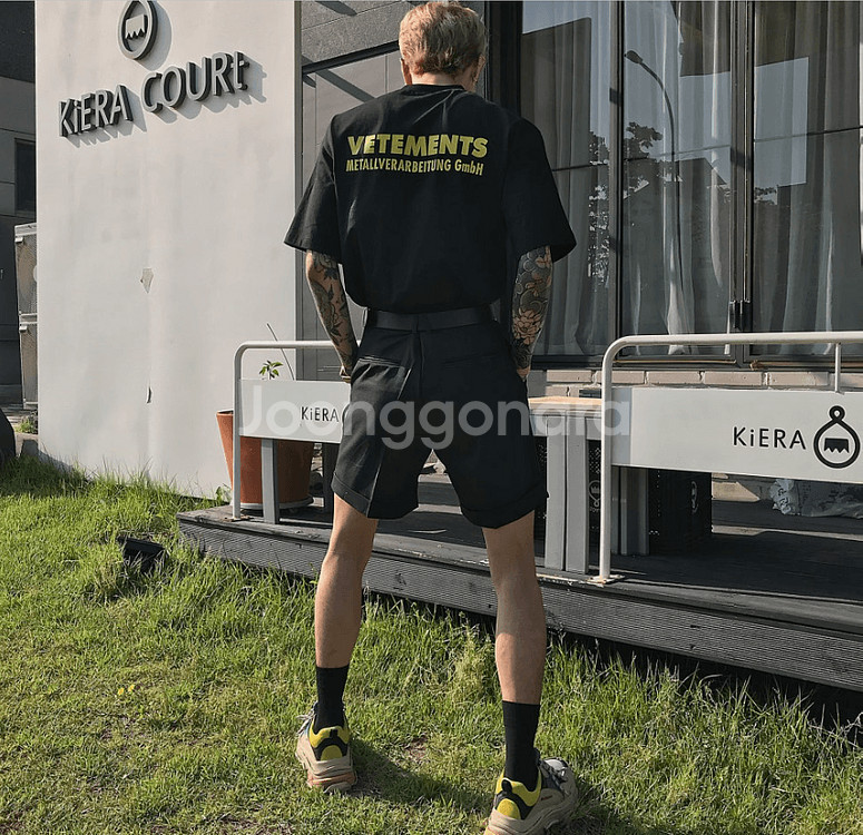 베트멍 메탈로고 옐로우 M 사이즈 팝니다.--3