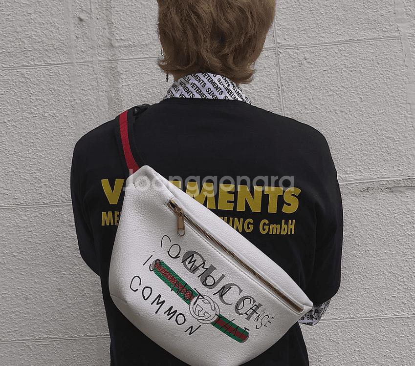 베트멍 메탈로고 옐로우 M 사이즈 팝니다.--1