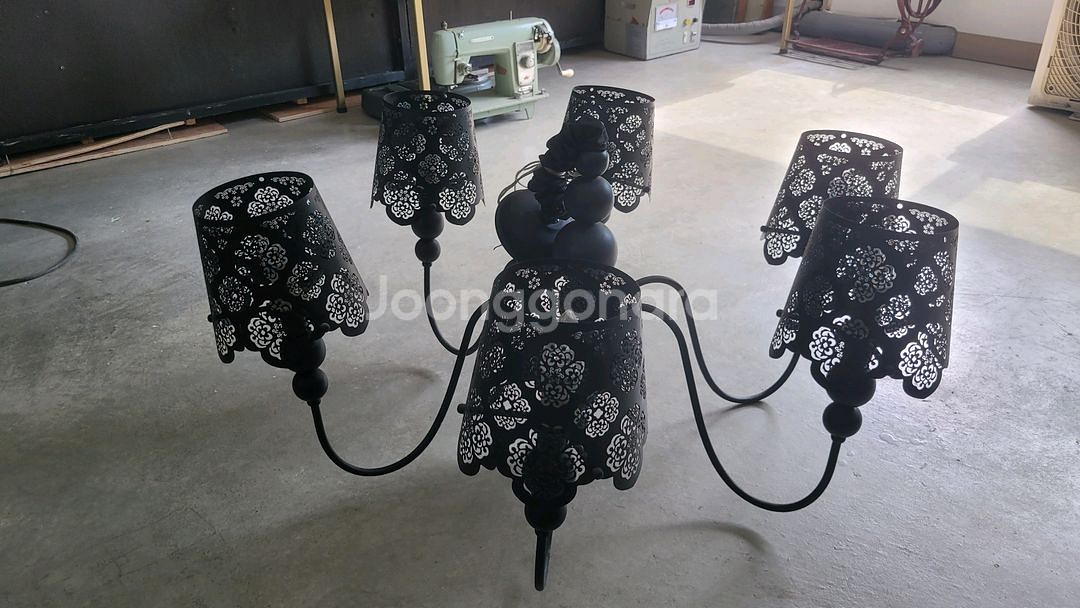 카페를 밝혔던 중형 샹들리에 6구--1