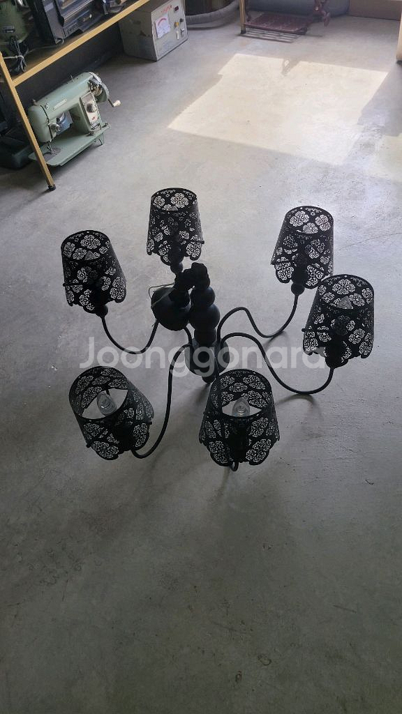 카페를 밝혔던 중형 샹들리에 6구--2