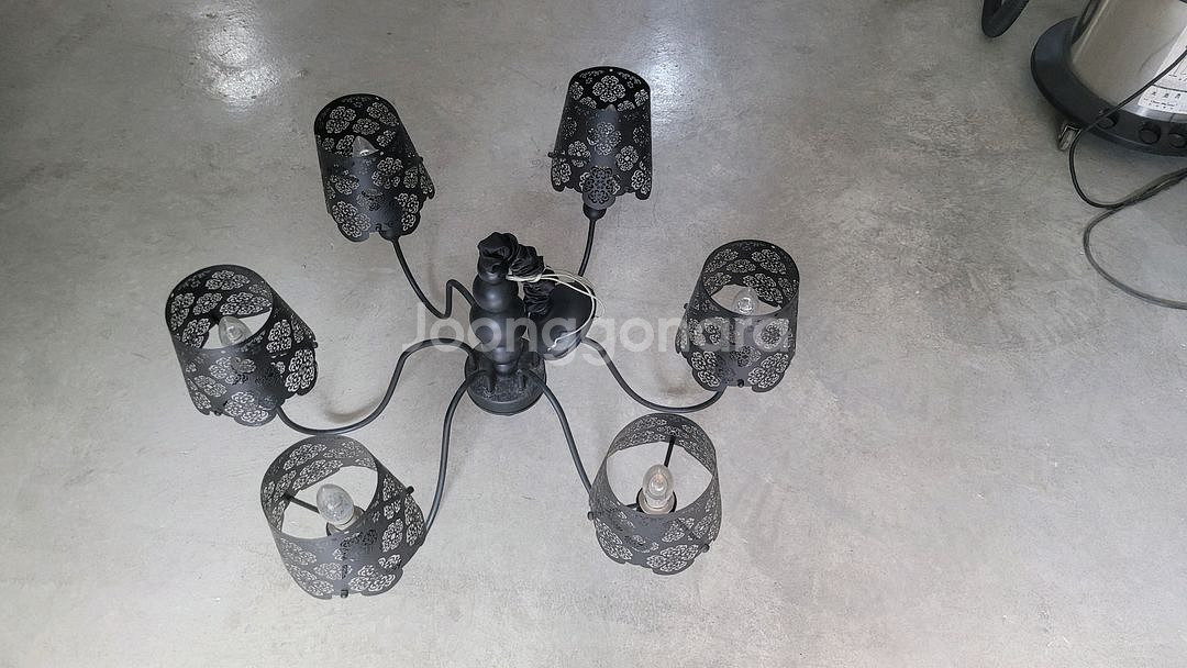 카페를 밝혔던 중형 샹들리에 6구--0