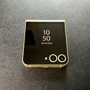 갤럭시 Z플립6 256GB 팝니다.