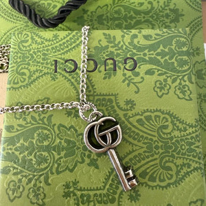 구찌 더블G 키 펜던트 목걸이