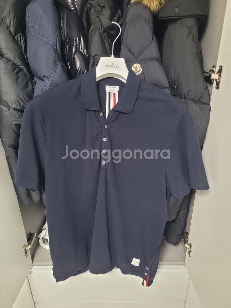 톰브라운 릴랙스핏 센터백 스트라이프 반팔 카라티4사이즈--0