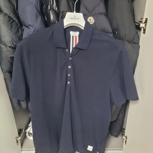 톰브라운 릴랙스핏 센터백 스트라이프 반팔 카라티4사이즈