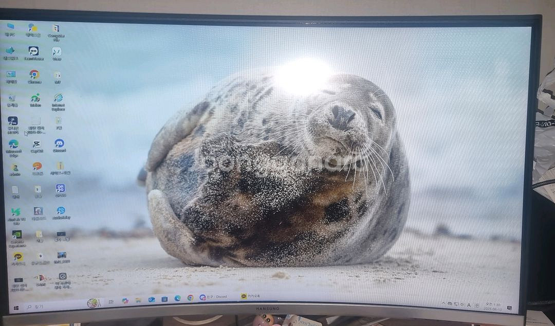 한성 울트론 3257 커브드 32인치 144hz--0