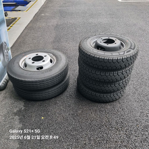 봉고3 1.2톤 출고 휠타이어 1대분 세트로 판매합니다