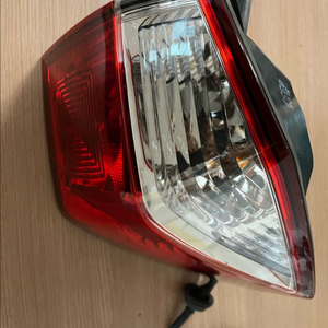 올란도 테일램프 조수석쪽