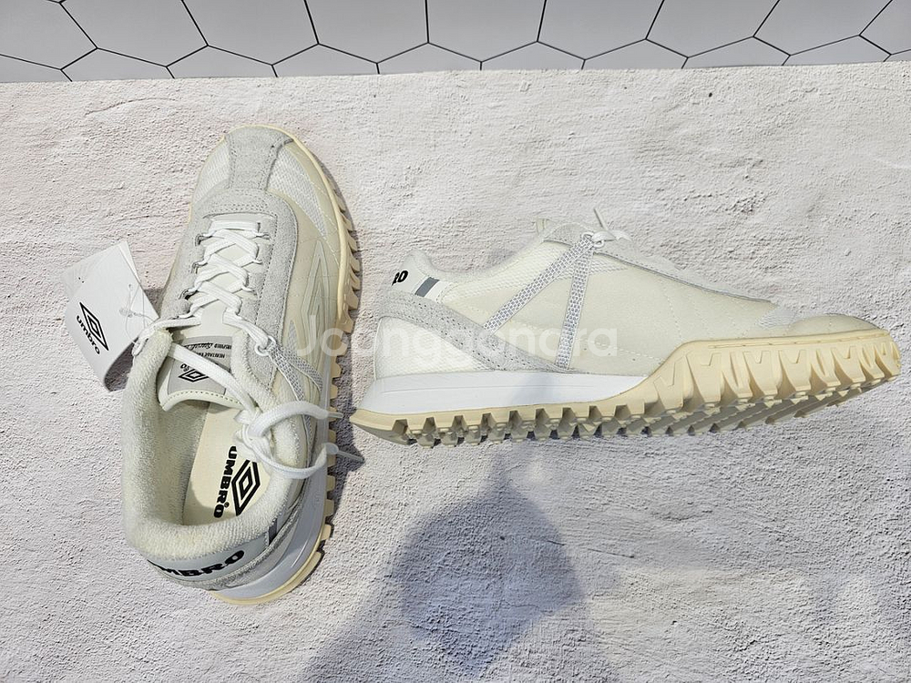 엄브로 헤로파 스니커즈 크림--4