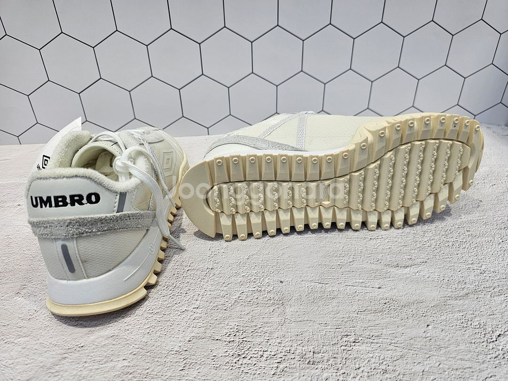 엄브로 헤로파 스니커즈 크림--5