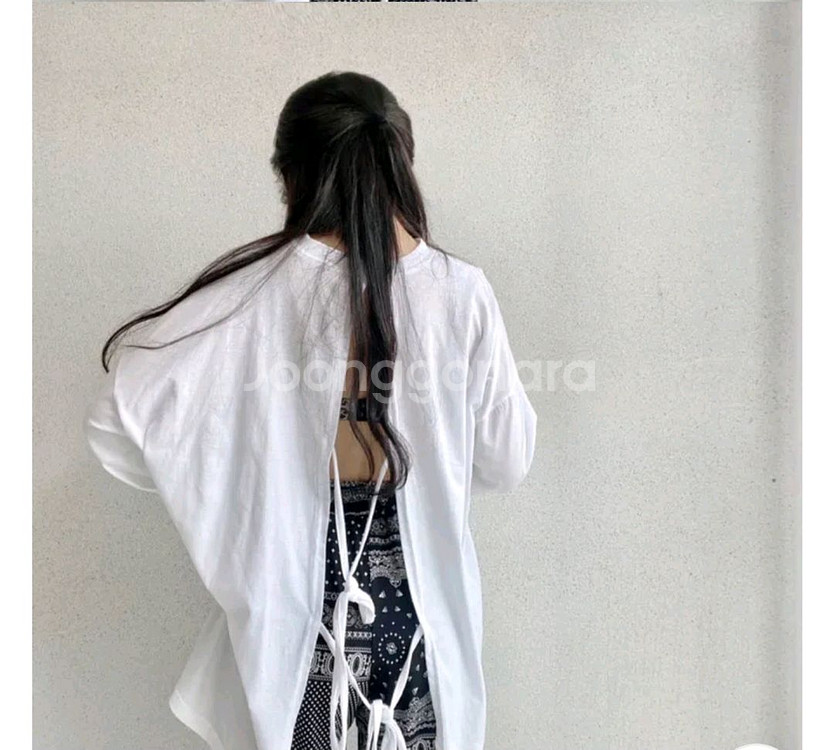 뒷트임 포인트 루즈핏 긴팔티셔츠(화이트1/블랙1)반전티--3