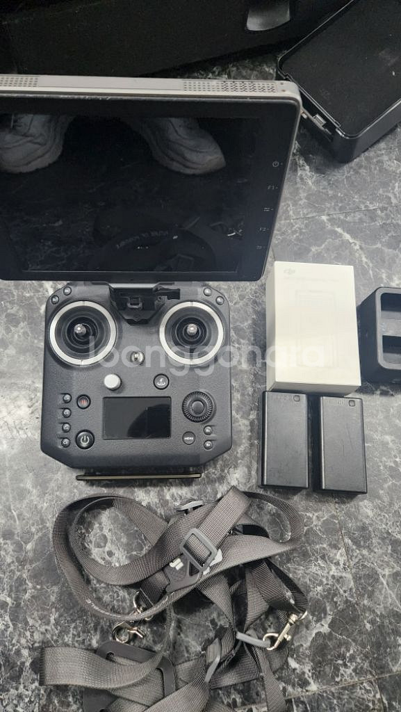 DJI 센덴스조종기+크리스탈스카이 7.85인치--0