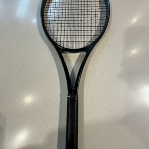윌슨 RF FUTURE 98 테니스 라켓 2025 년식
