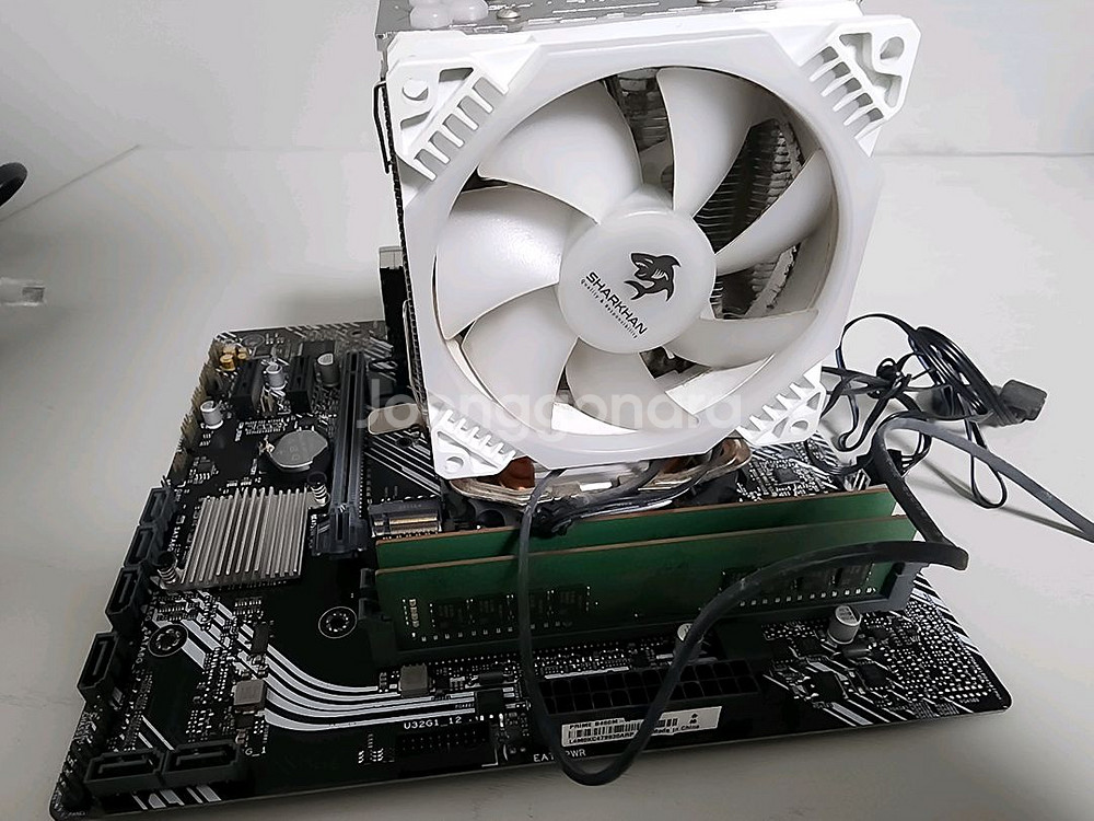 10700k 공랭쿨러 ddr4 32gb 팝니다.--0