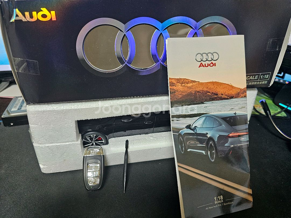 아우디 RS7 1:18자동차 완구 모형 판매합니다.--5