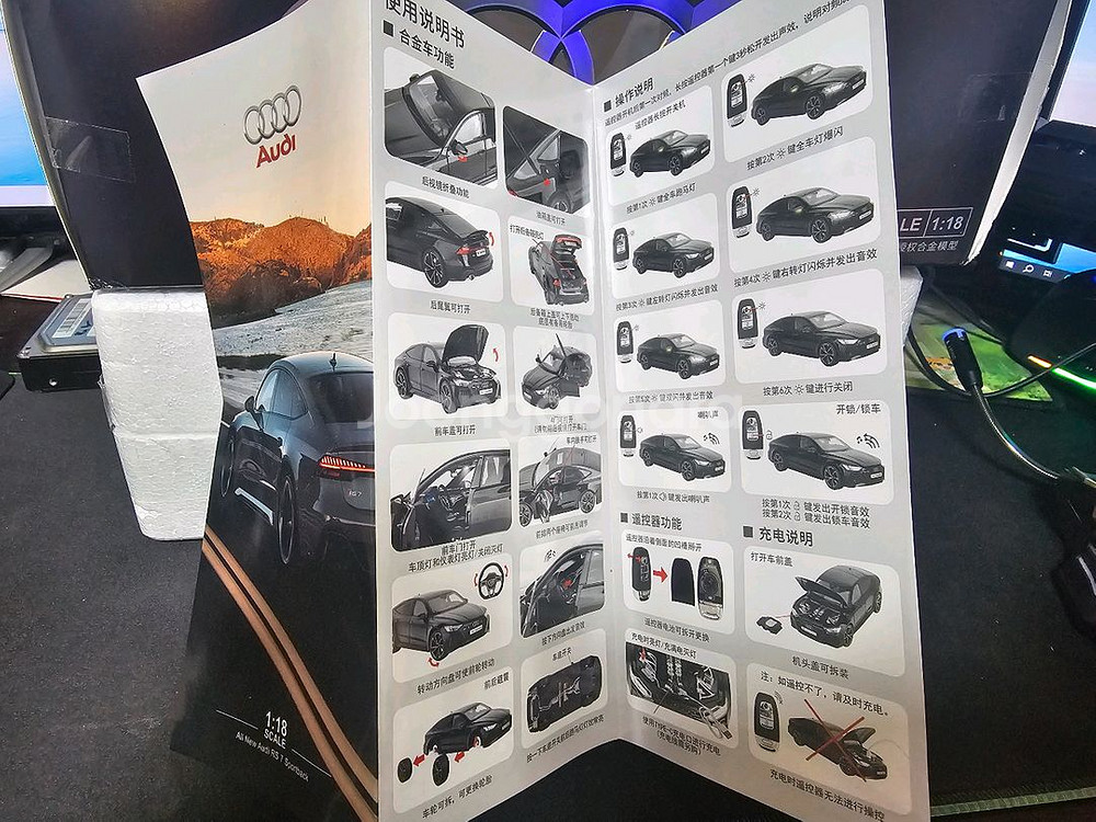 아우디 RS7 1:18자동차 완구 모형 판매합니다.--7