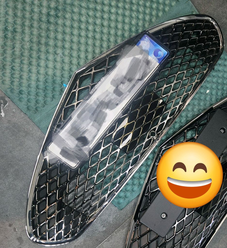 G70 순정 라디에이터그릴 (센서포함) 판매합니다.--1