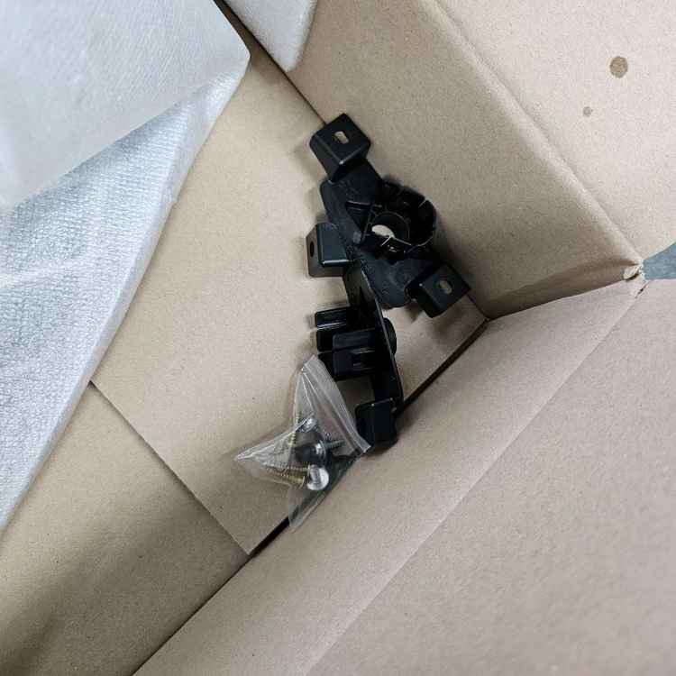 G70 순정 라디에이터그릴 (센서포함) 판매합니다.--2