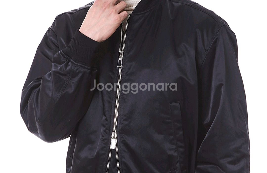 디올 시그니처 백 자수로고 새틴 봄버 자켓( 블랙)--0