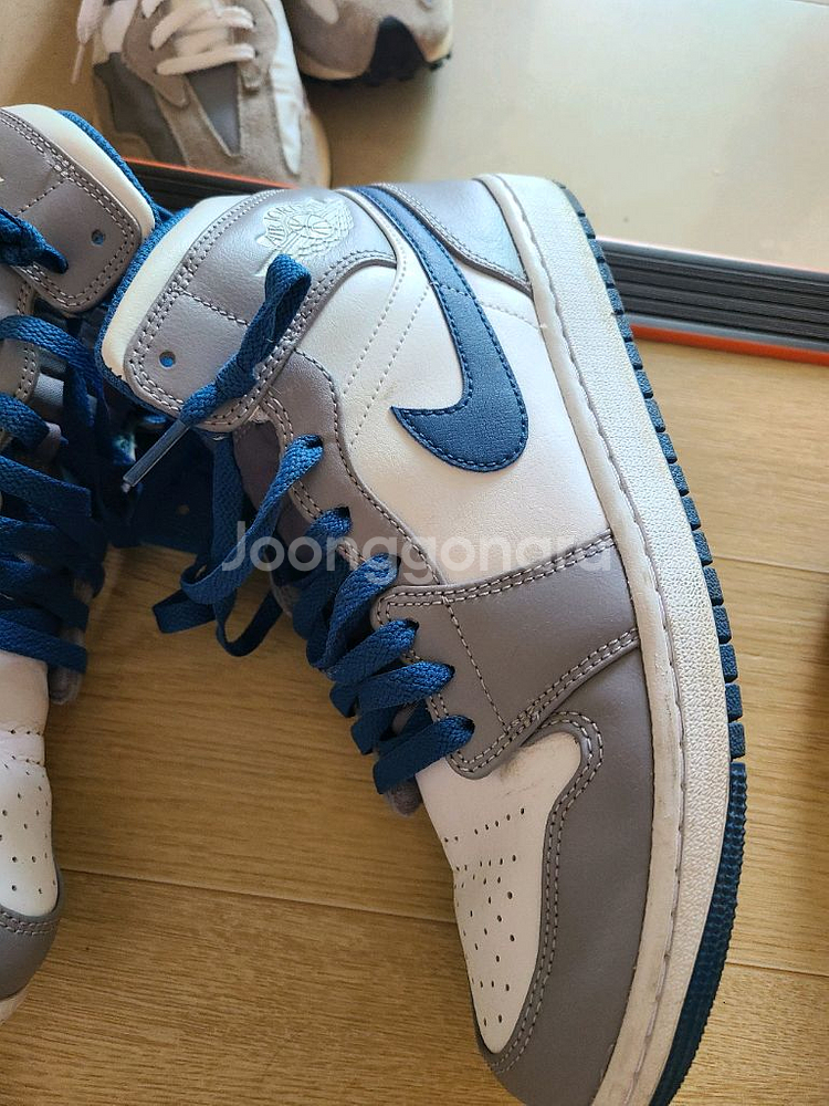 나이키 조던1 미드 그레이--1