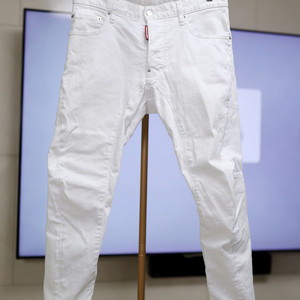 디스퀘어드2 화이트 진 "Tidy Biker Jean"