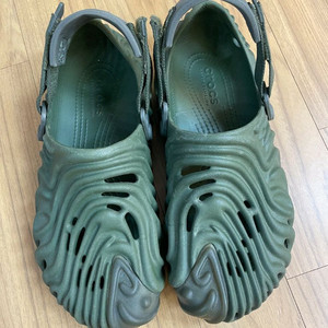 크록스 살레헤 벰버리 클로그 올리브 색상입니다사이즈는