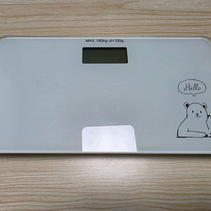 강화 유리 체중계입니다